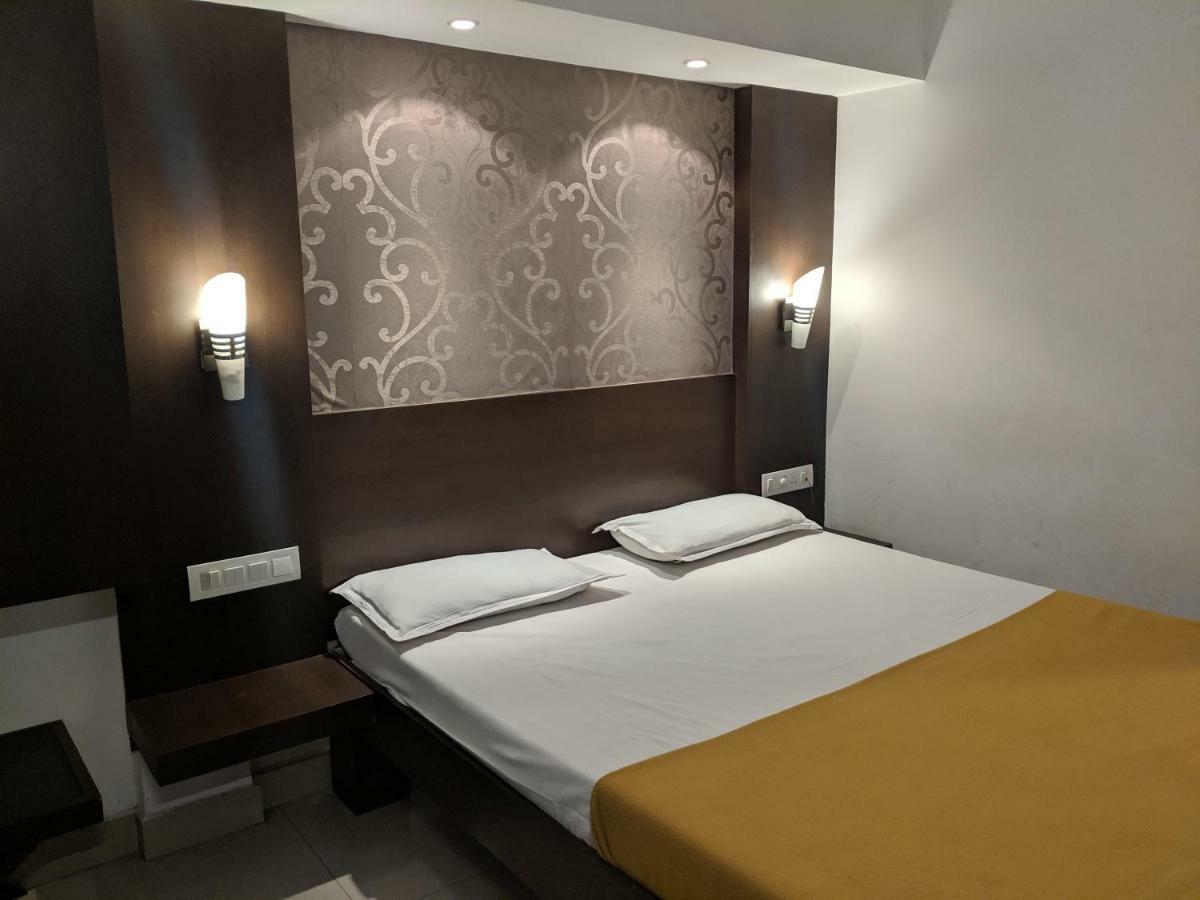 Deluxe Double Room (2 Adults + 1 Child),846623531:JPEG