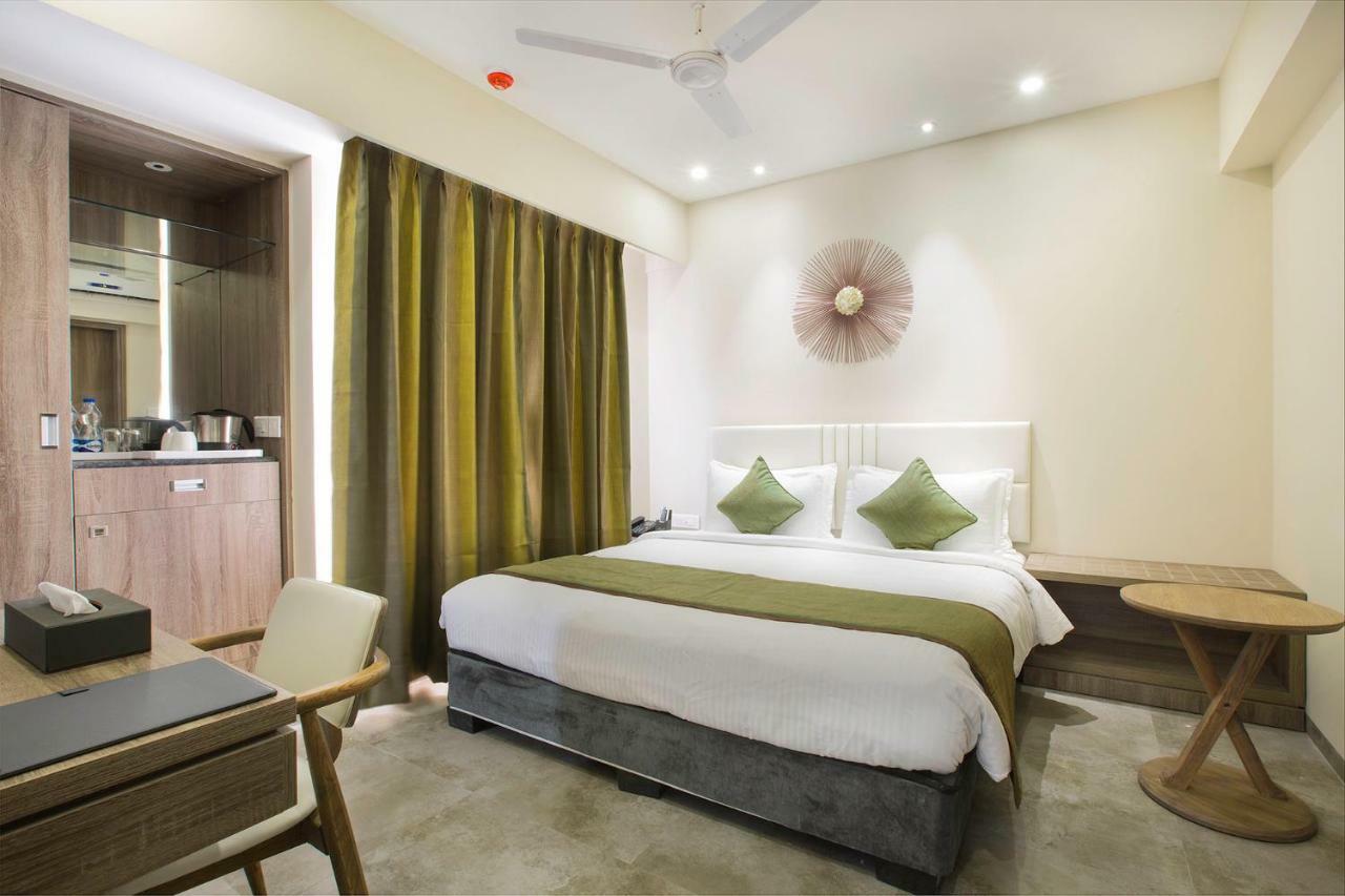 Floressa Residence Suite Room Balcony