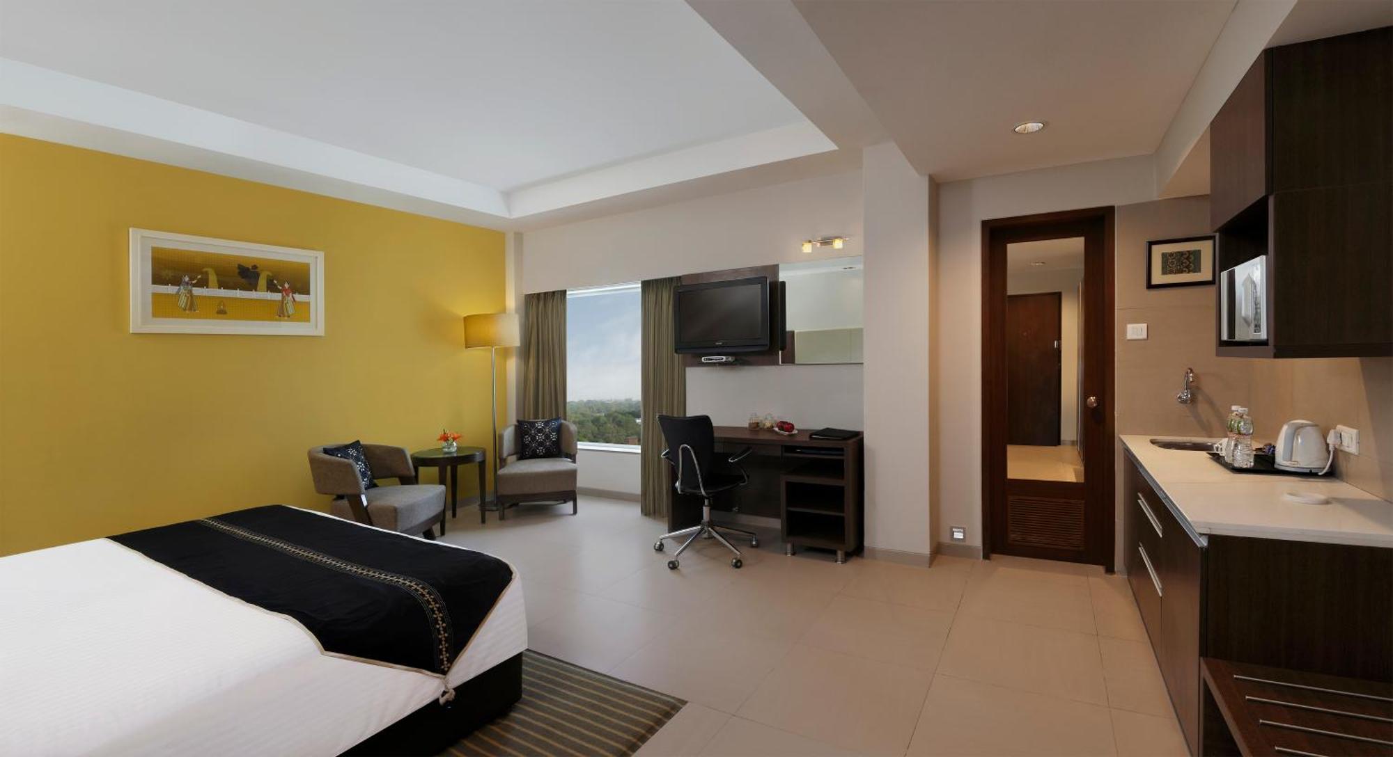 Executive Room - 15% Discount on Food and soft beverage,914767924:JPEG