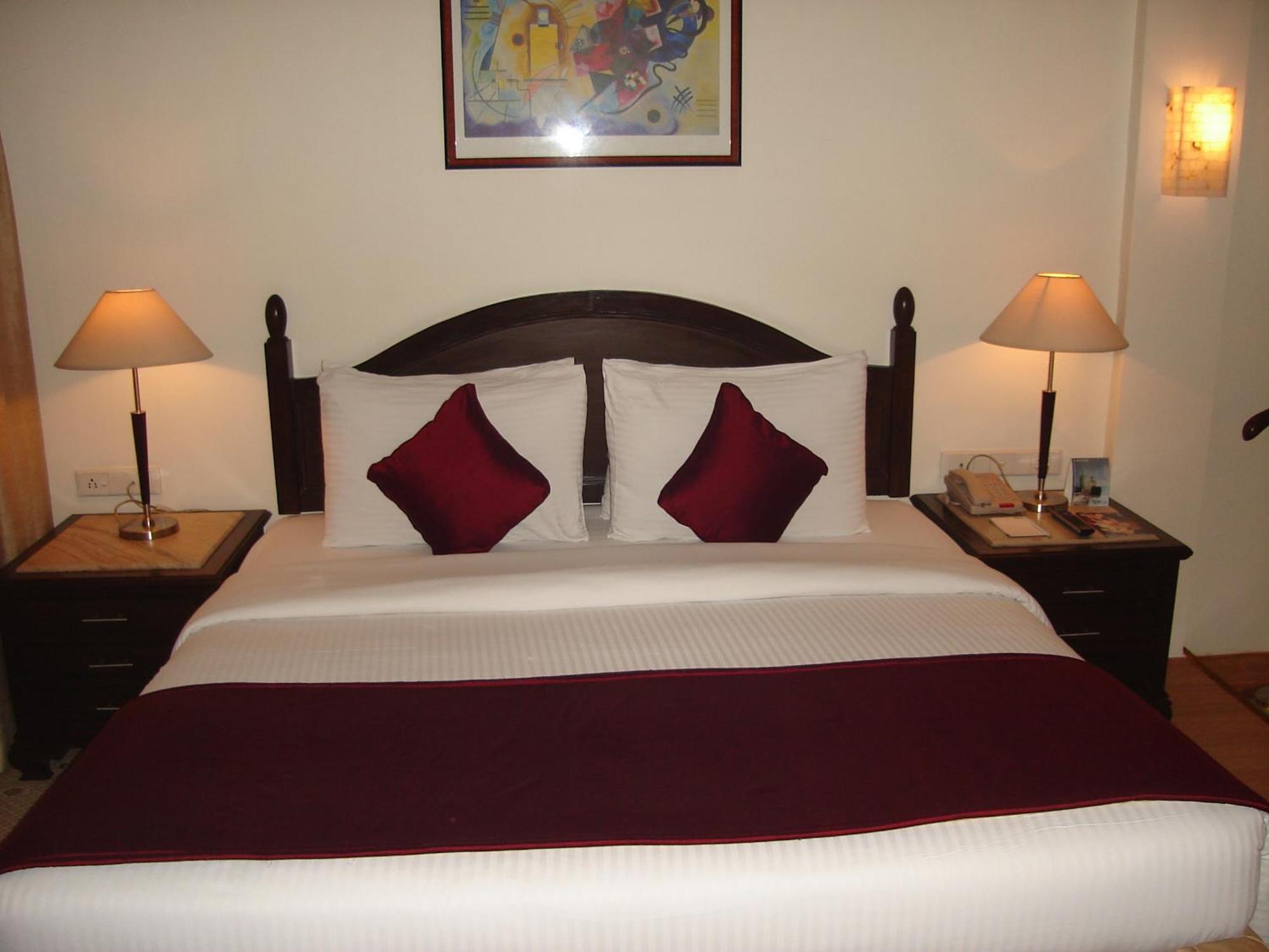 Deluxe Double Room on F&B Laundry,922741120:JPEG
