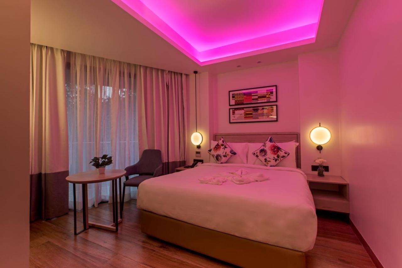 Standard Queen Room
