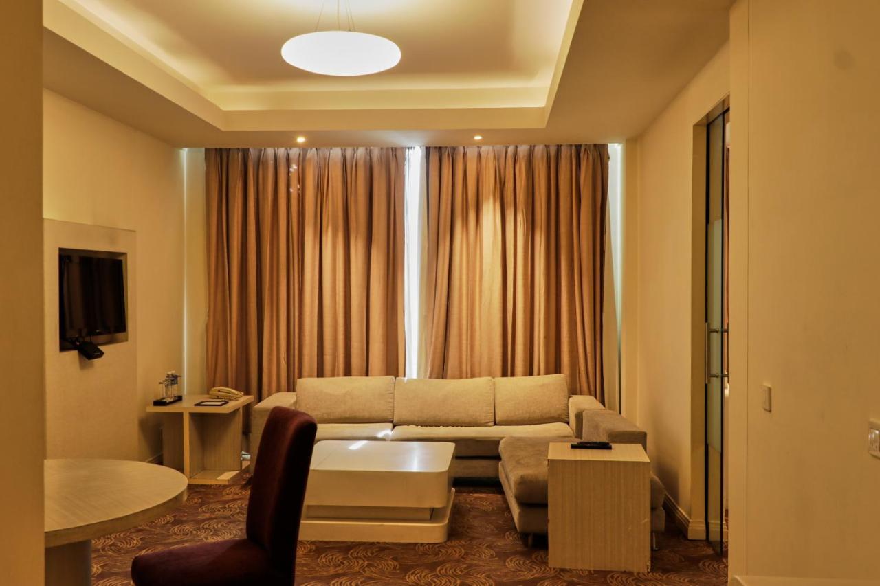 One-Bedroom Suite with Whirlpool,1769833945:JPEG