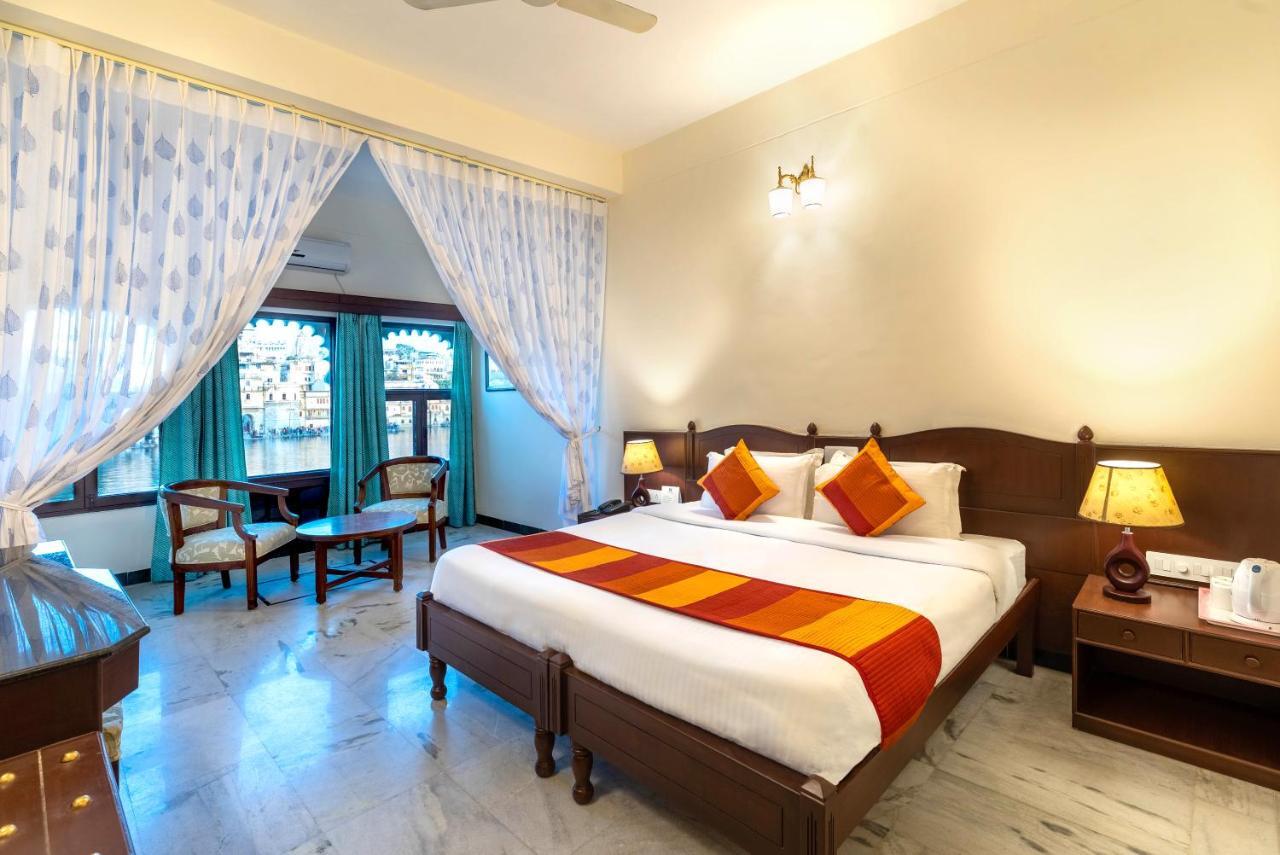 Superior Double or Twin Room with Lake View