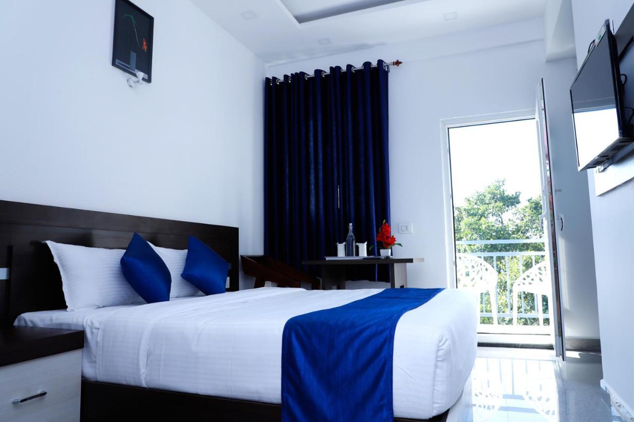 Deluxe Double Room (2 Adults + 1 Child)