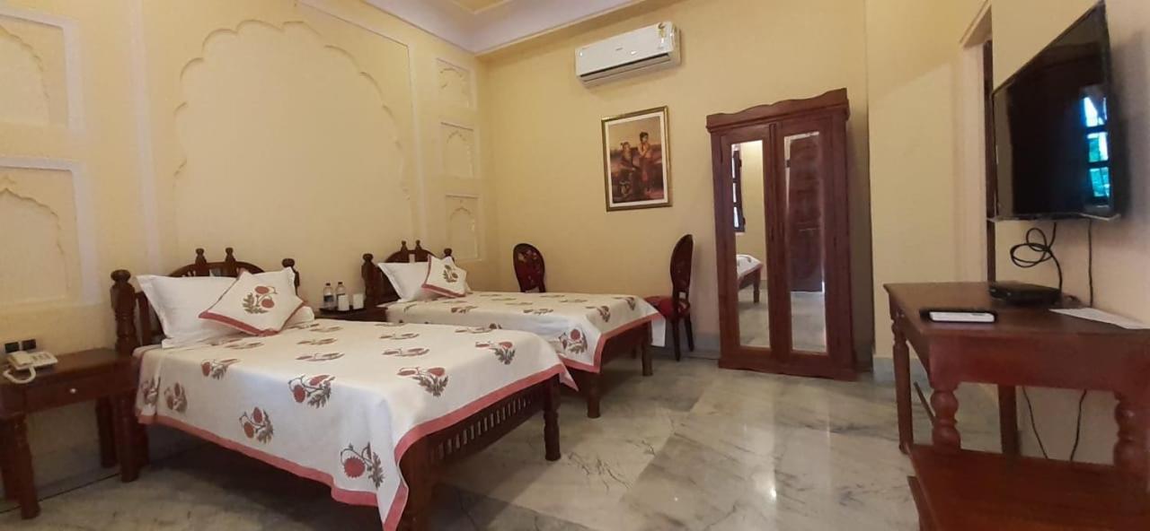 Queen Room,1267353283:JPEG