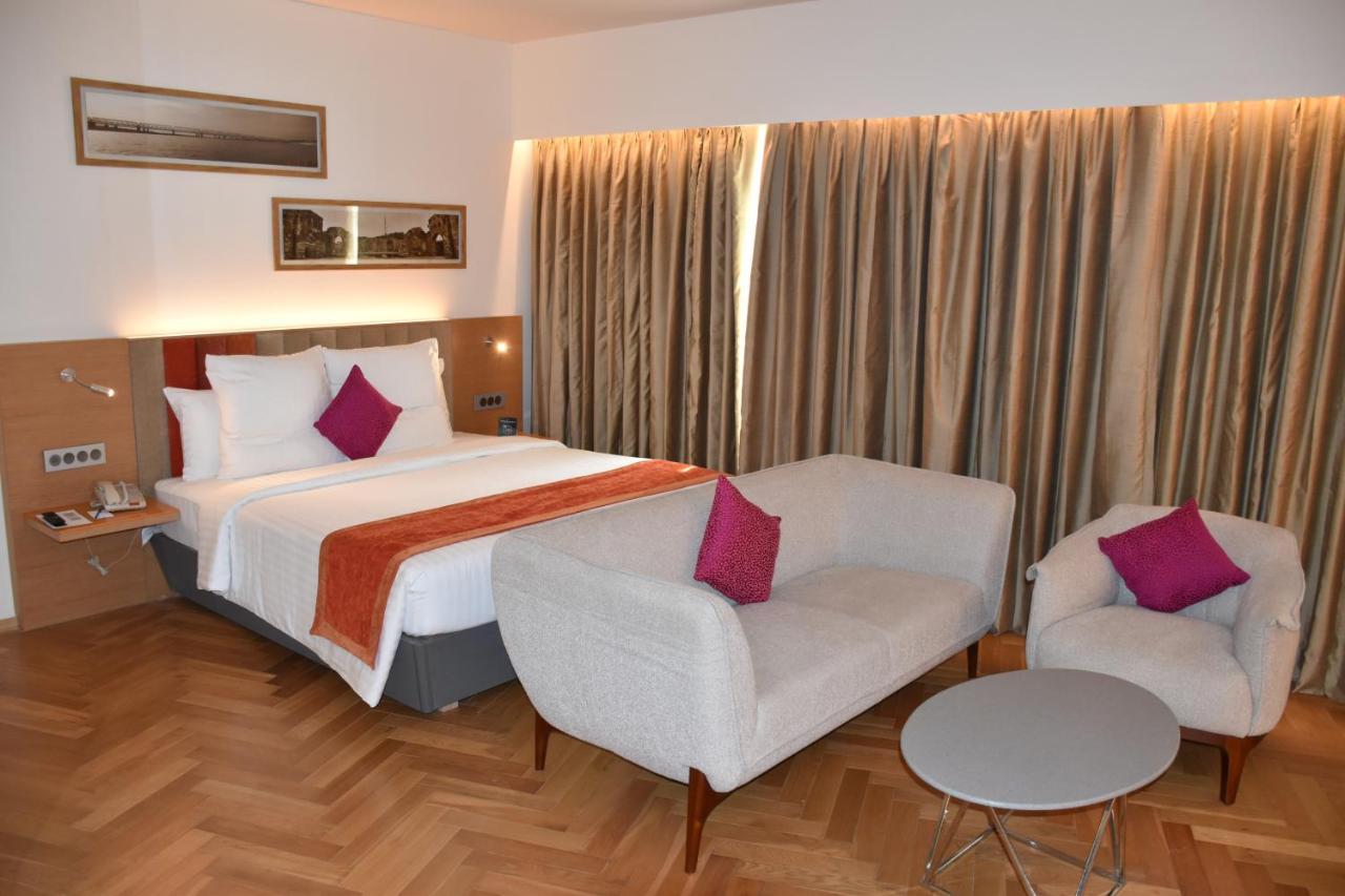 Premier Room Queen Bed