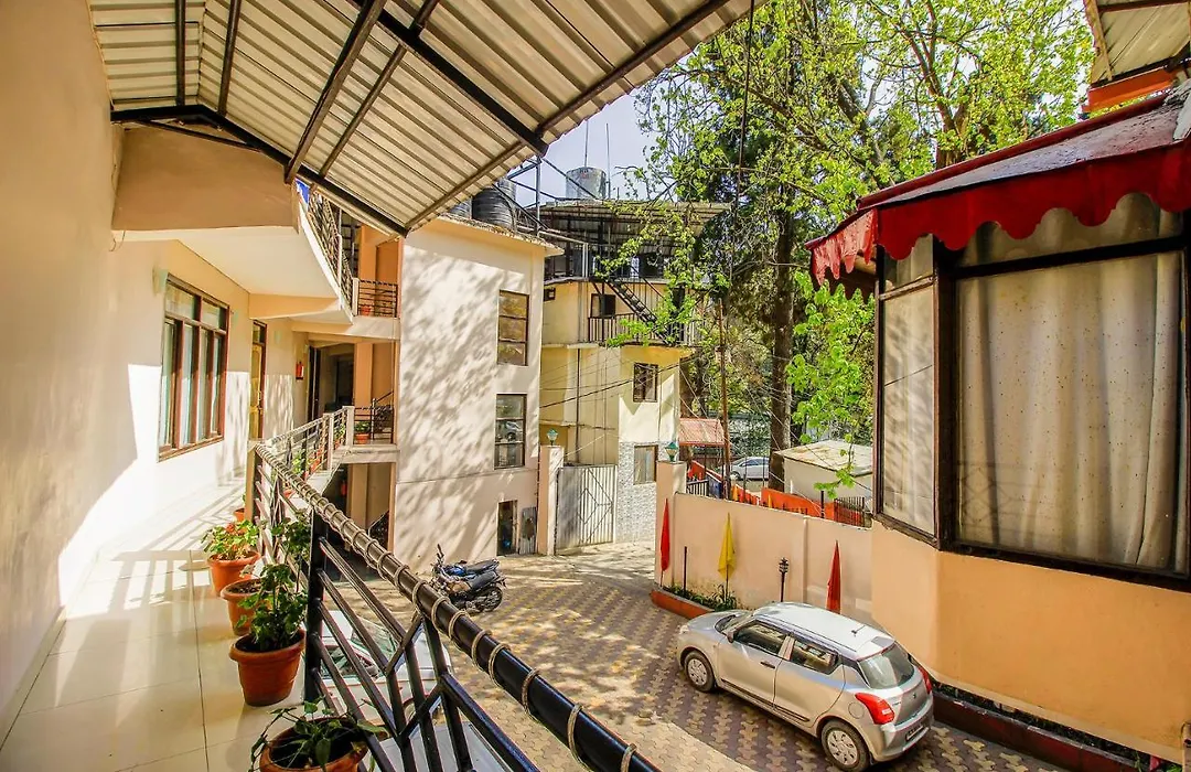 Fabhotel Moon II-1