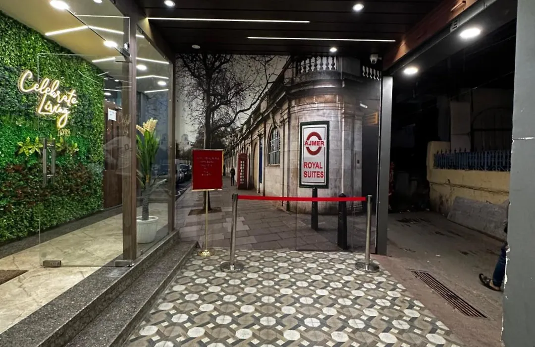 Hotel Royal Suites +-1