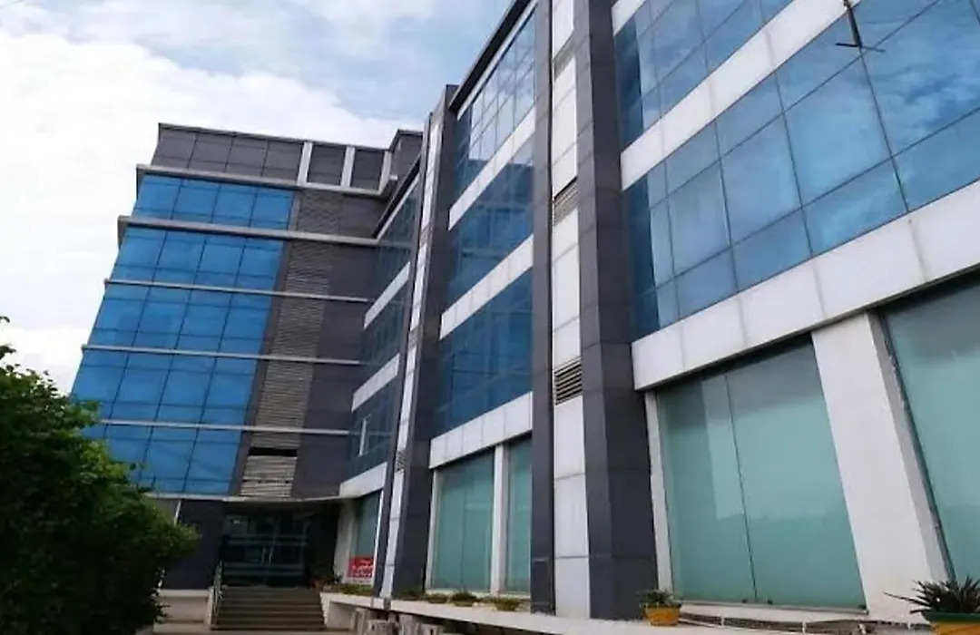 Avexia Premiere Agra-1