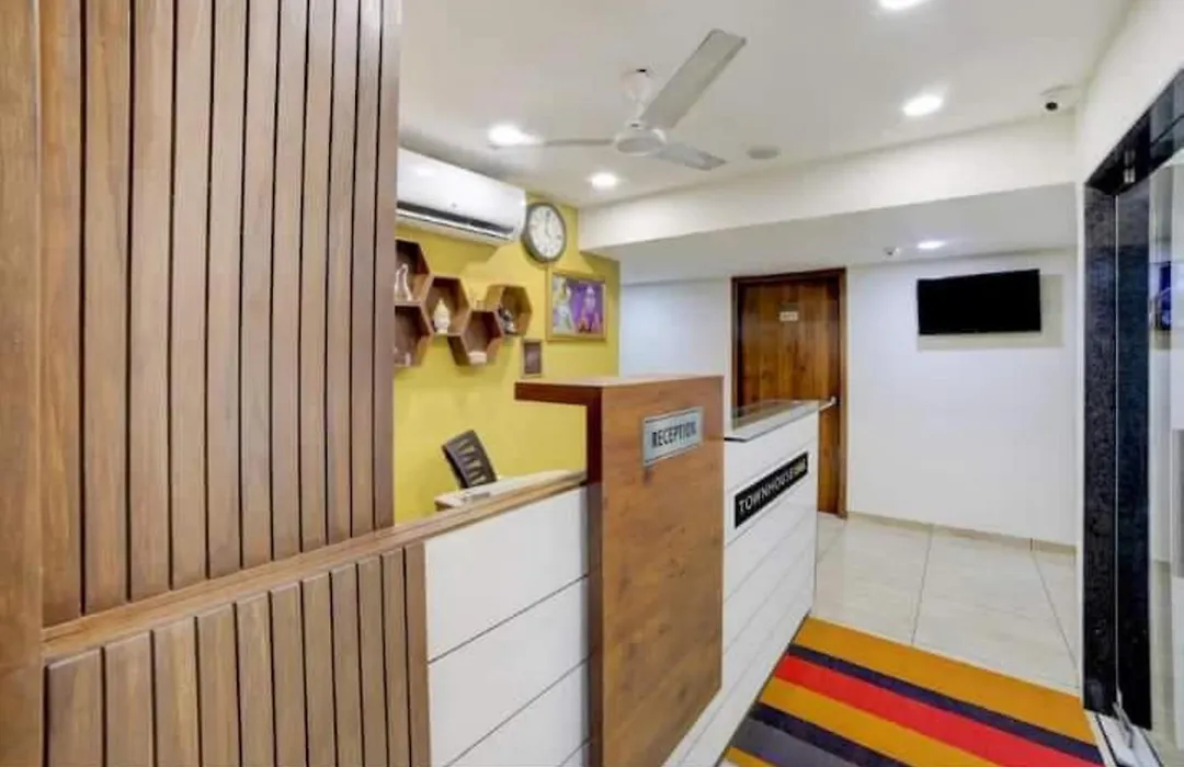 Fabhotel Leo-1