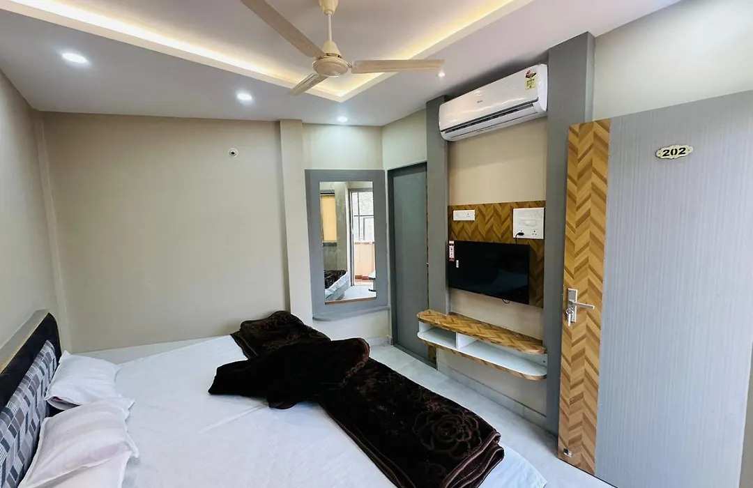 Hotel Om Shree Palace , Near Railway Station And Mahakal Lok-1