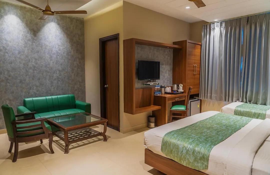Hotel Amritsar International 2 Min Walk From Amritsar Bus Stand-1