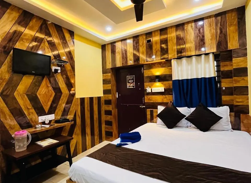 Hotel Holiday Home-1