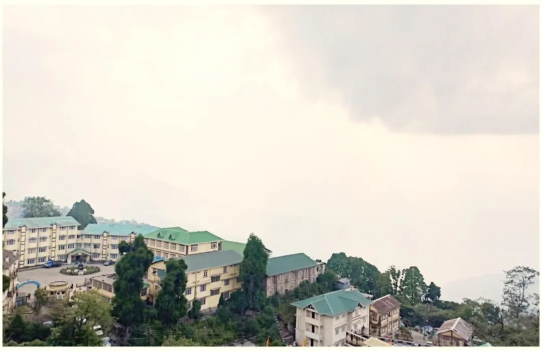 Darjeeling Hotel P I T S T O P Near Railway Station And Temple-1