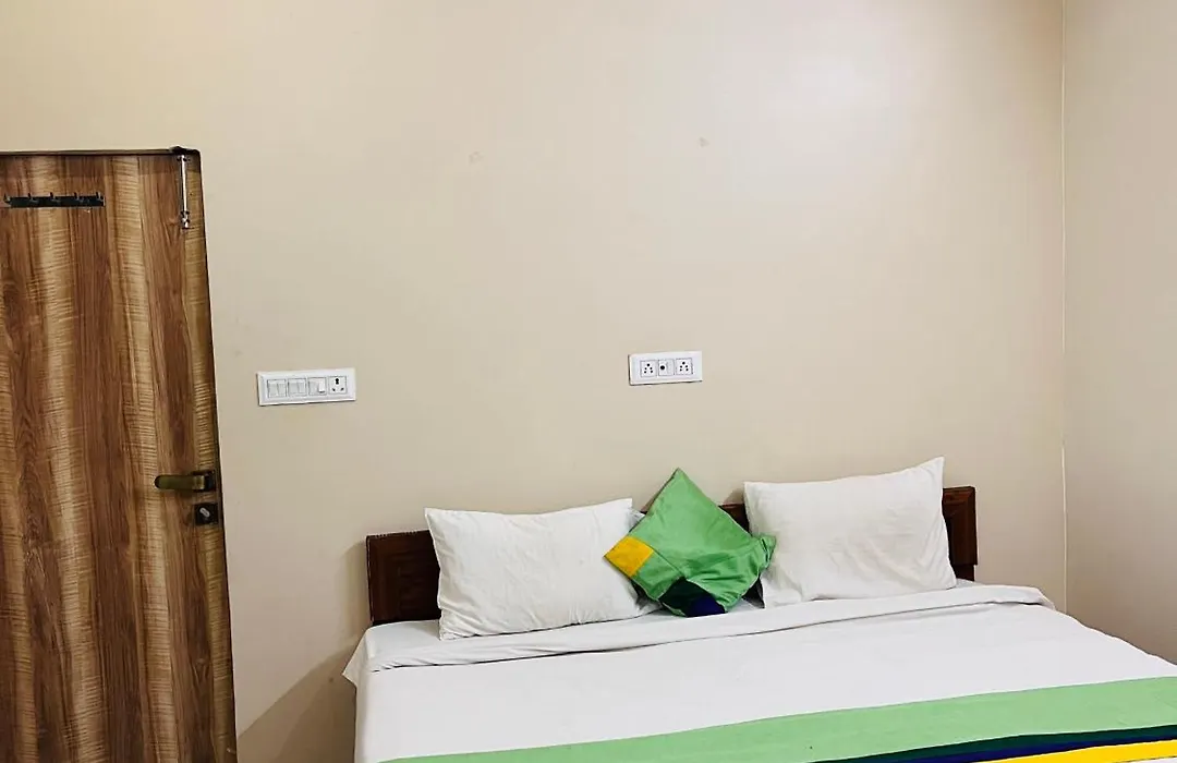 Hotel Premium Grand Fully Air Condition And Spacious Room Top Rated And Most Luxury Hotel Near Taj Mahal-1