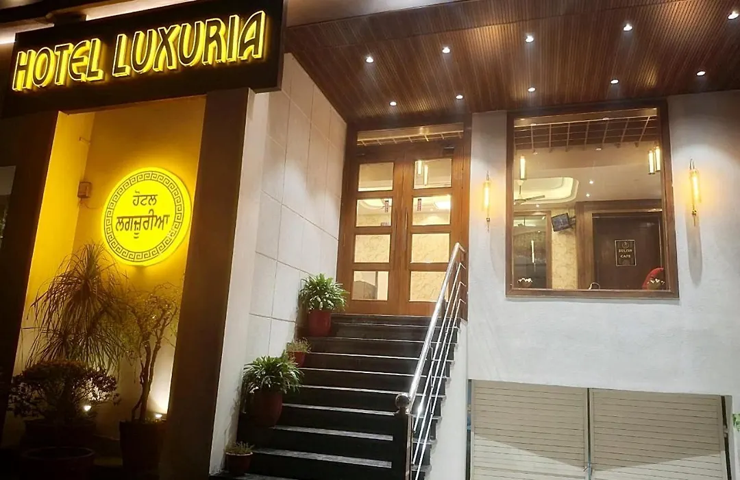 Hotel Luxuria-1