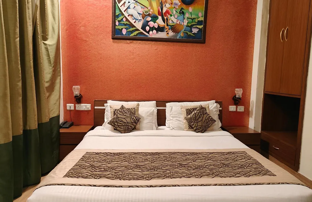 Tavisha Villa Golf Course Mg Road-1
