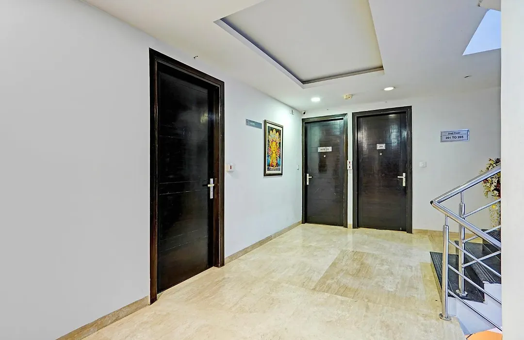 Fabhotel Galaxy - Nr Patel Nagar Metro-1