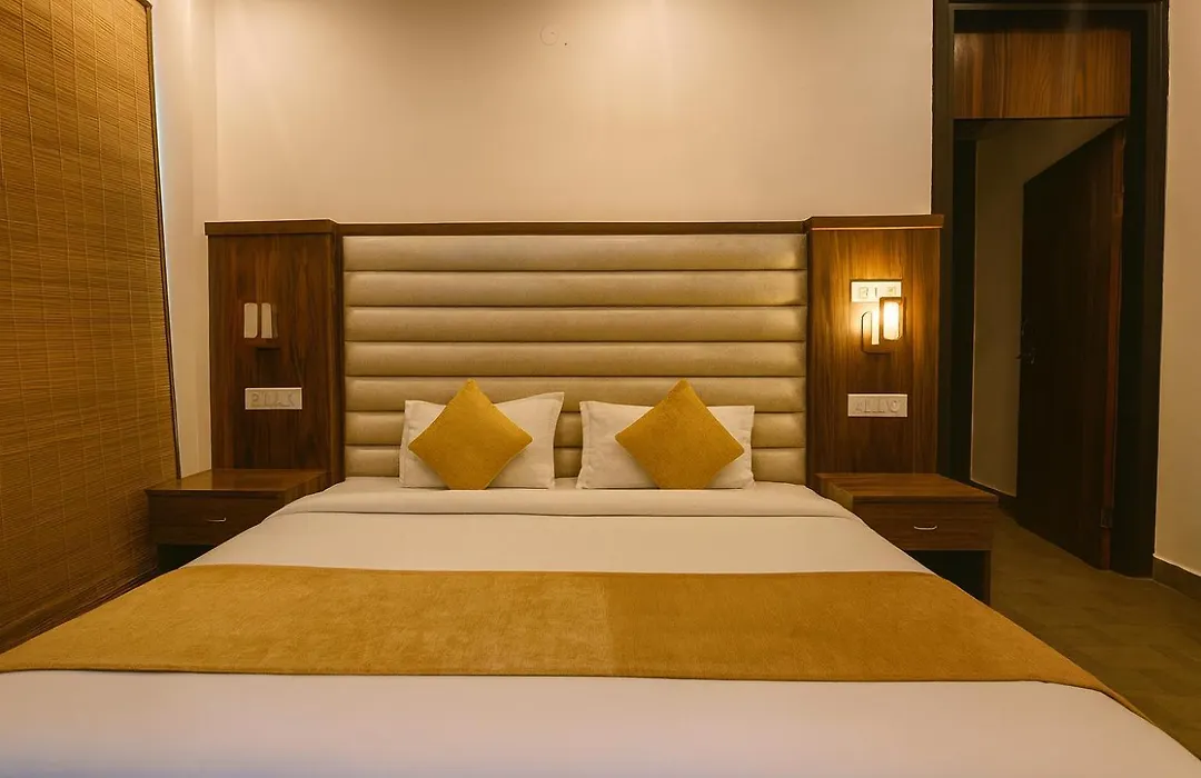 Aroha By Rishikesh-Swimming Pool & Spa-1
