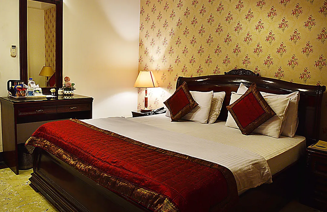 Hotel Emperor Palms-1