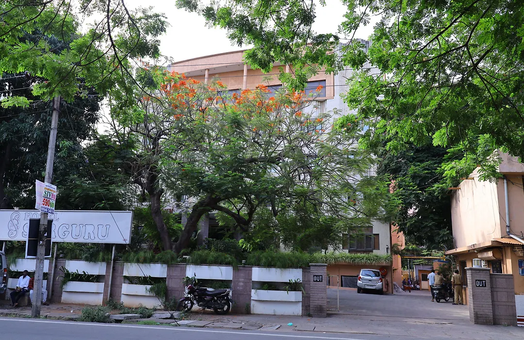 Hotel Surguru-1
