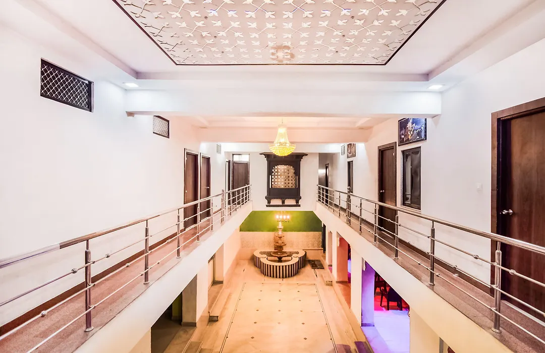 Fabhotel Himanshi-1