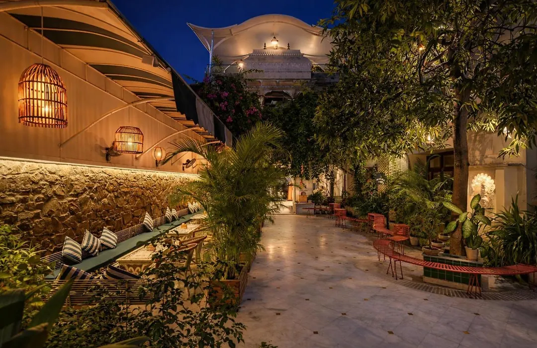 Swaroop Vilas - Lake Facing Boutique Hotel-1