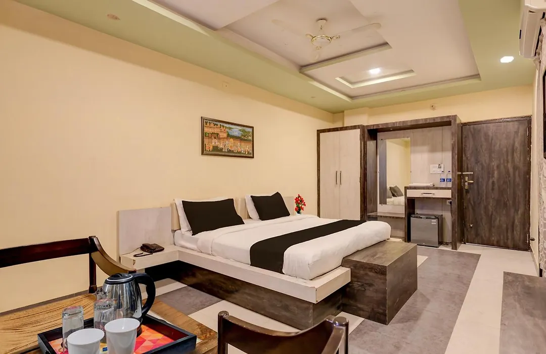 Super Townhouse Reti Bus Terminal Udaipur Formerly Greenland-1