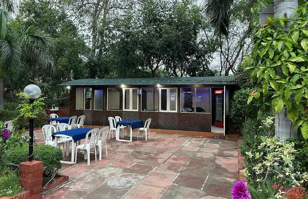 Hotel Sheela, 100M From Taj Mahal-1