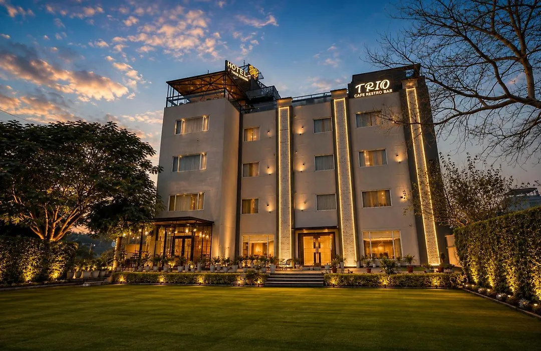 Hotel Three Seasons-1