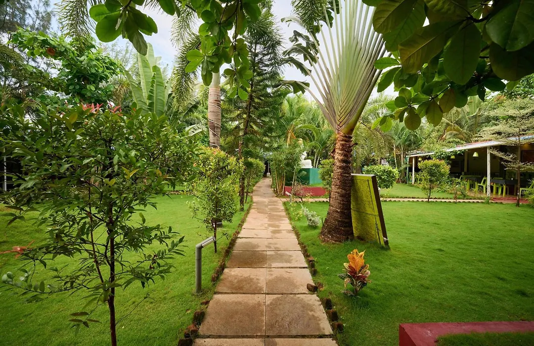 Treebo Lands End Beach Resort - 100M From Morjim Beach-1