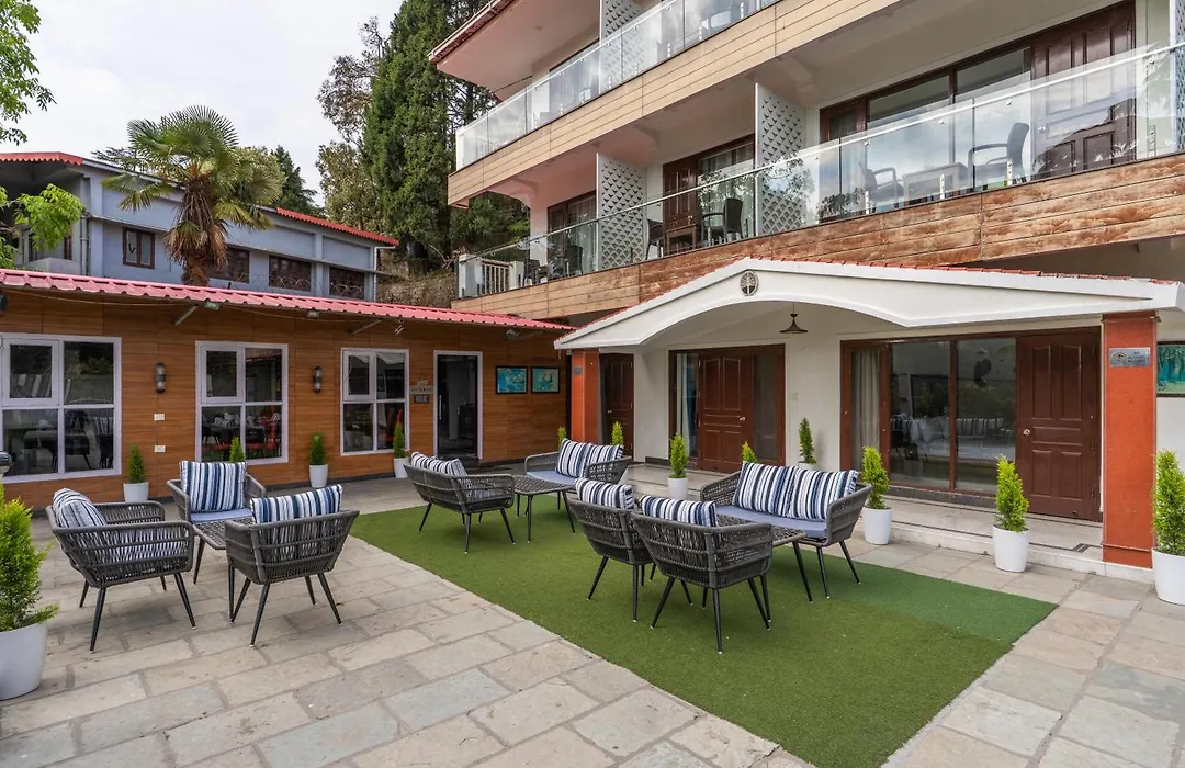 Perfectstayz Premium Seven Oaks Near Mall Road-1