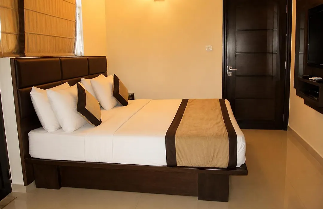 The Golden Suites & Spa, Calangute, 5 Mins Odd Drive To The Beach-1