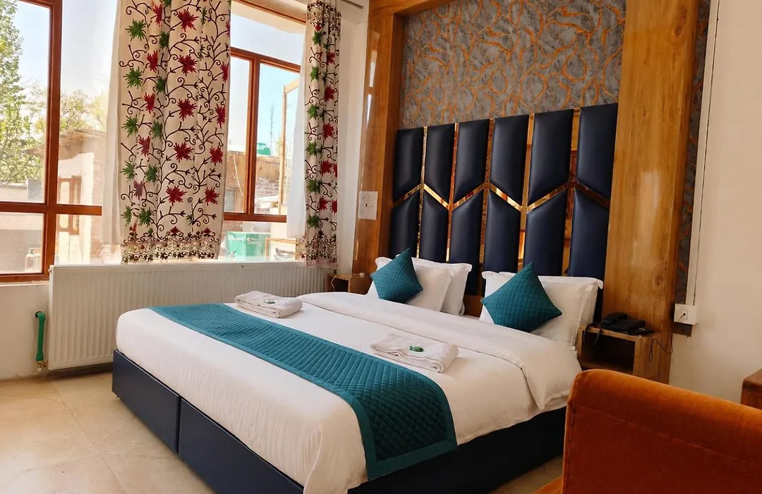 Gulmarg Gs Residency Hotel-1