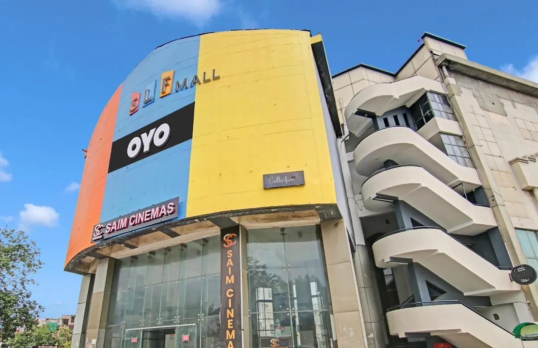 Collection O Slf Mall Sector 30-1