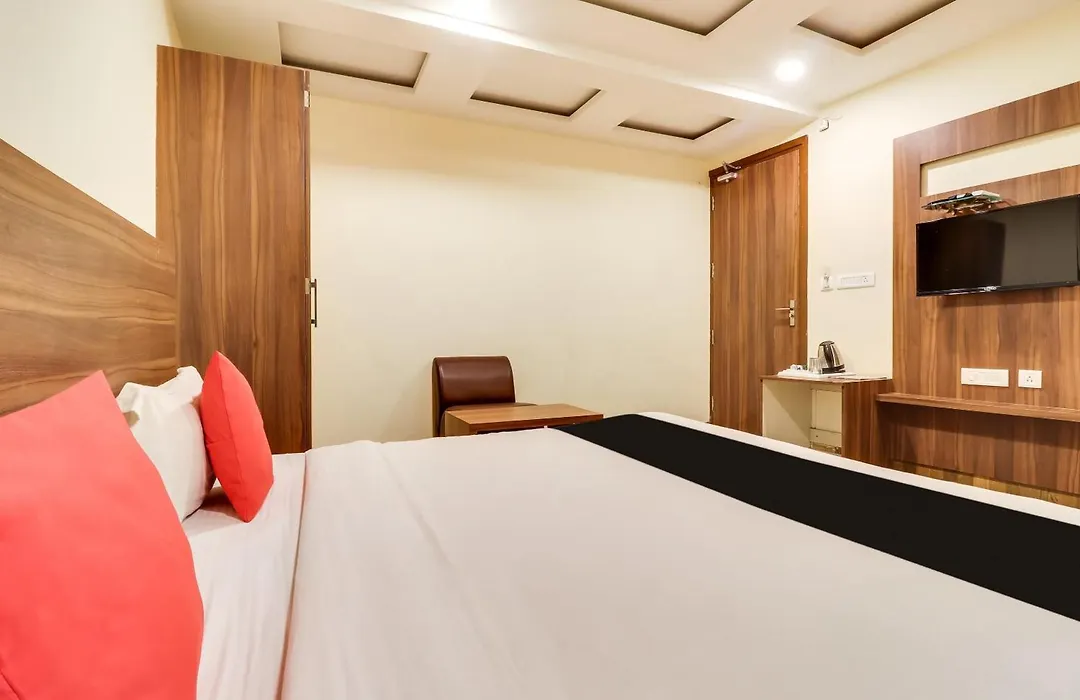 Super Capital O Seven Wonders Inn Near Sahara Ganj Mall-1