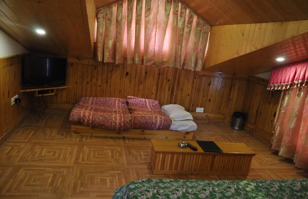 Hotel King'S Land-1