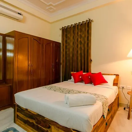 Redstone Villa And Suites-2