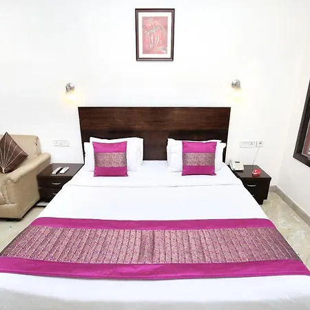 Capital O 15395 Hotel 42-3