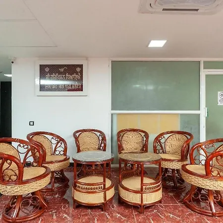 Gulnaar Inn Near Us Counsulate Sankar Nethralaya Apollo Hospital-3