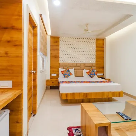 Fabhotel Holiday Grand-3