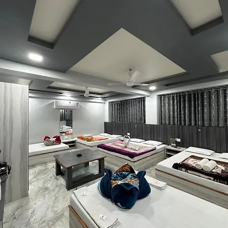 Hotel Royal Suites +-3