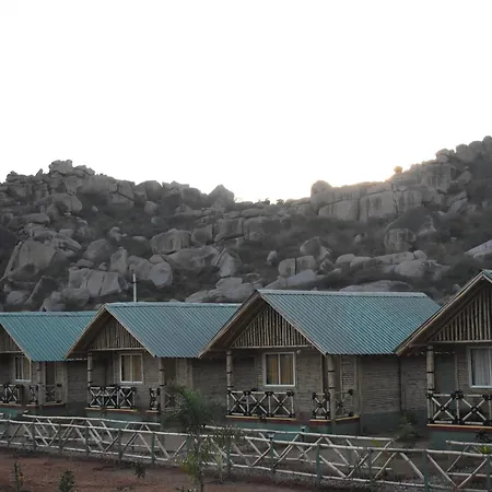 Mowgli'S Cafe Hampi & Guest House-3