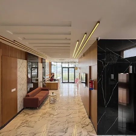 Hotel Three Seasons-3