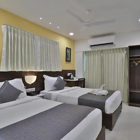 Fabhotel Leo-2