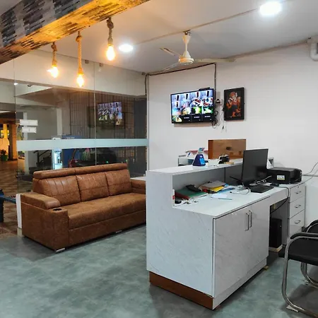 Hotel Golden Arrow-3