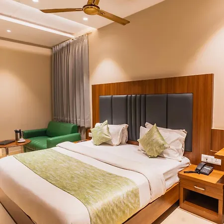 Hotel Amritsar International 2 Min Walk From Amritsar Bus Stand-3