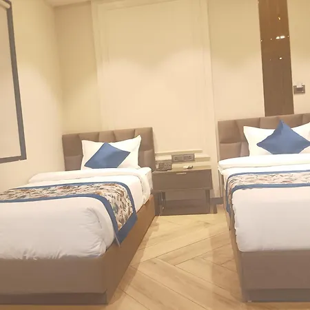 Qotel Signature Coleman Janakpuri Near District Centre & Pacific Mall-2