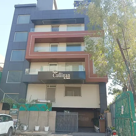 Qotel Signature Coleman Janakpuri Near District Centre & Pacific Mall-3