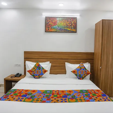 Fabhotel Unique Stay - Max Super Speciality Hospital, Sector 128-3